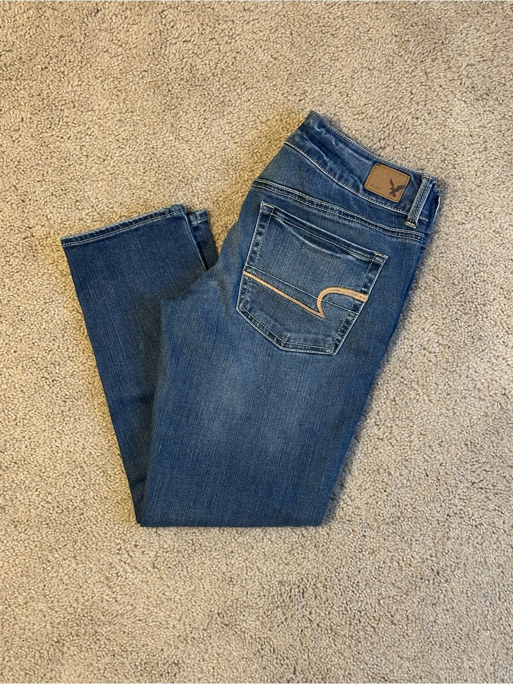 American Eagle Outfitters Women’s Mid Wash Artist Crop - SZ6